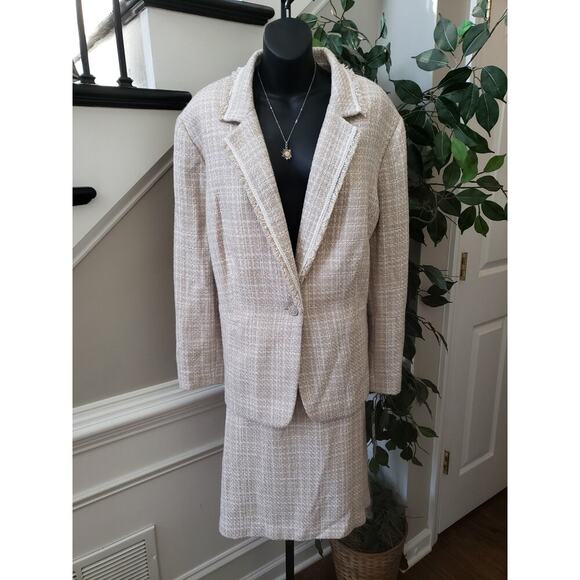 Tahari Arthur S. Levine Skirt Suit Set Womens 22W Beige Fringe Trim Notch Lapel - Picture 11 of 16